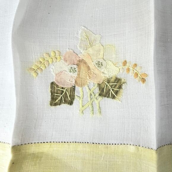 Set 3 Vtg Tea Towel Embroidered Lace Applique Flowers Large Table Doily Linens - Picture 11 of 13